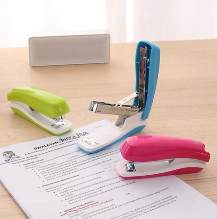 Zszywacz Deli Rio biało-zielony